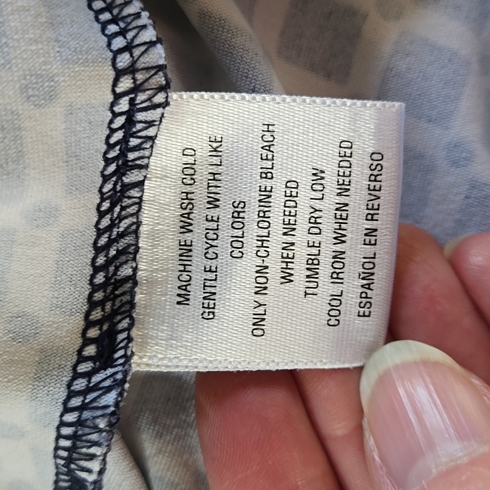 Women's Charter Club Quarter Zip Pullover. Size 1x. Navy and white. Like new! - Picture 7 of 8